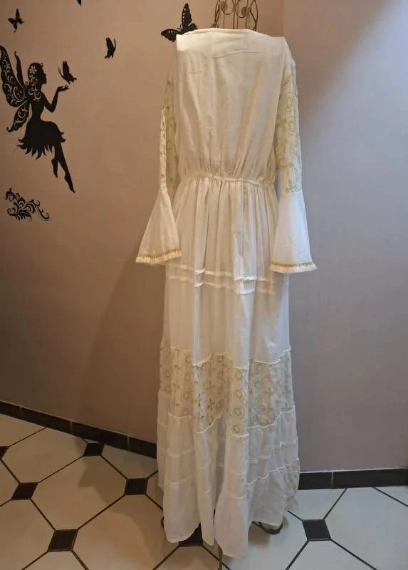 Lange witte katoenen jurk met gouden borduursels – photo 6